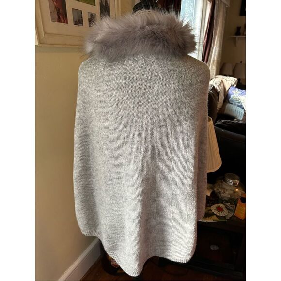Ann Taylor Light Gray Poncho Sweater Faux Fur Collar NWT - Picture 4 of 10